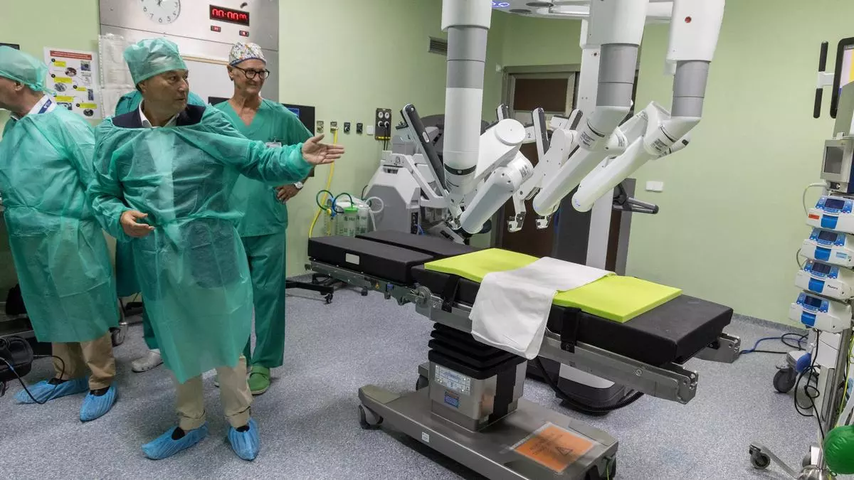 El Hospital de Alicante es el primero de la Comunidad en incorporar la cirugía robótica pediátrica