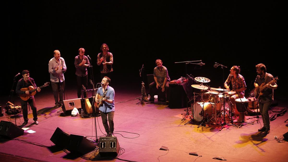 Raúl Rodríguez y su banda presentarán ‘La raíz eléctrica’ en Sala Guirigai