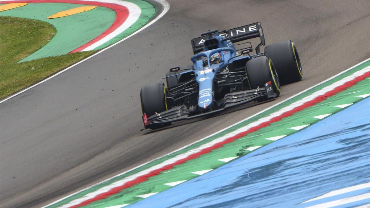 El Alpine de Alonso durante el GP en Imola