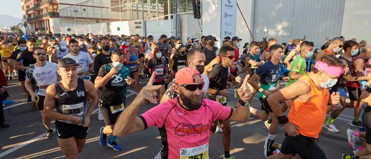 Salida de la 26ª Mitja Marató-10K en noviembre de 2021. | NATXO FRANCÉS