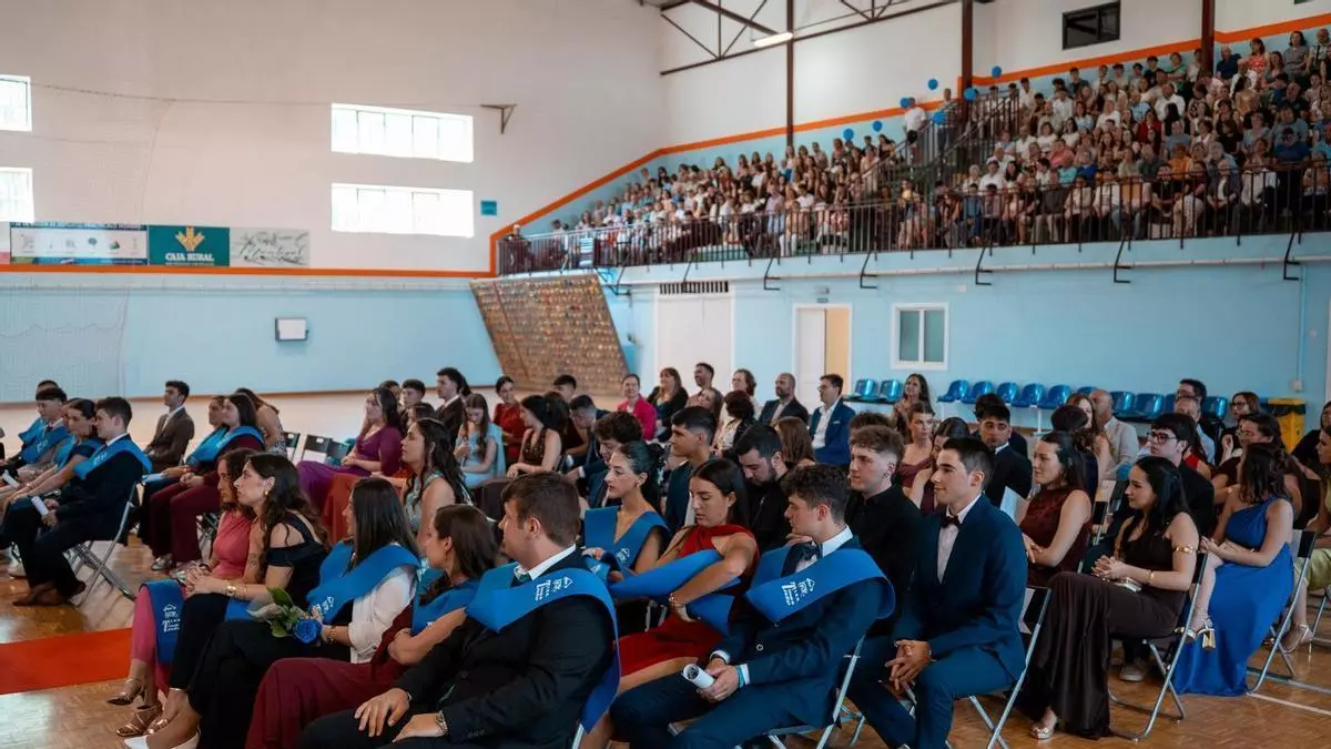 El IES Concejo de Tineo despide a una nueva promoción de 56 estudiantes