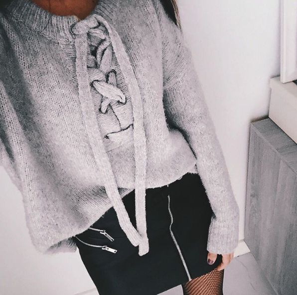 El jersey de Zara con medias de rejilla