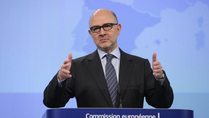 Moscovici asegura la decisión sobre el déficit de España será "pronto y con inteligencia"