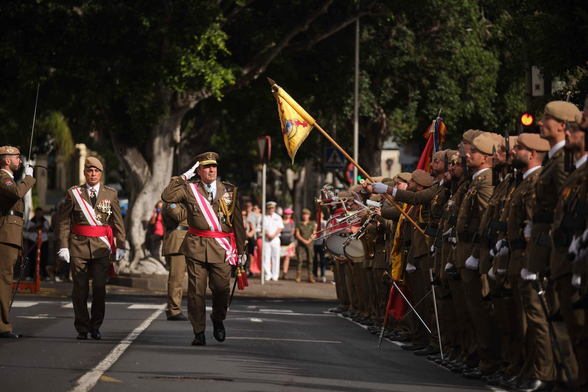 Desfile de tropas con motivo de la Pascua Militar en la plaza Weyler