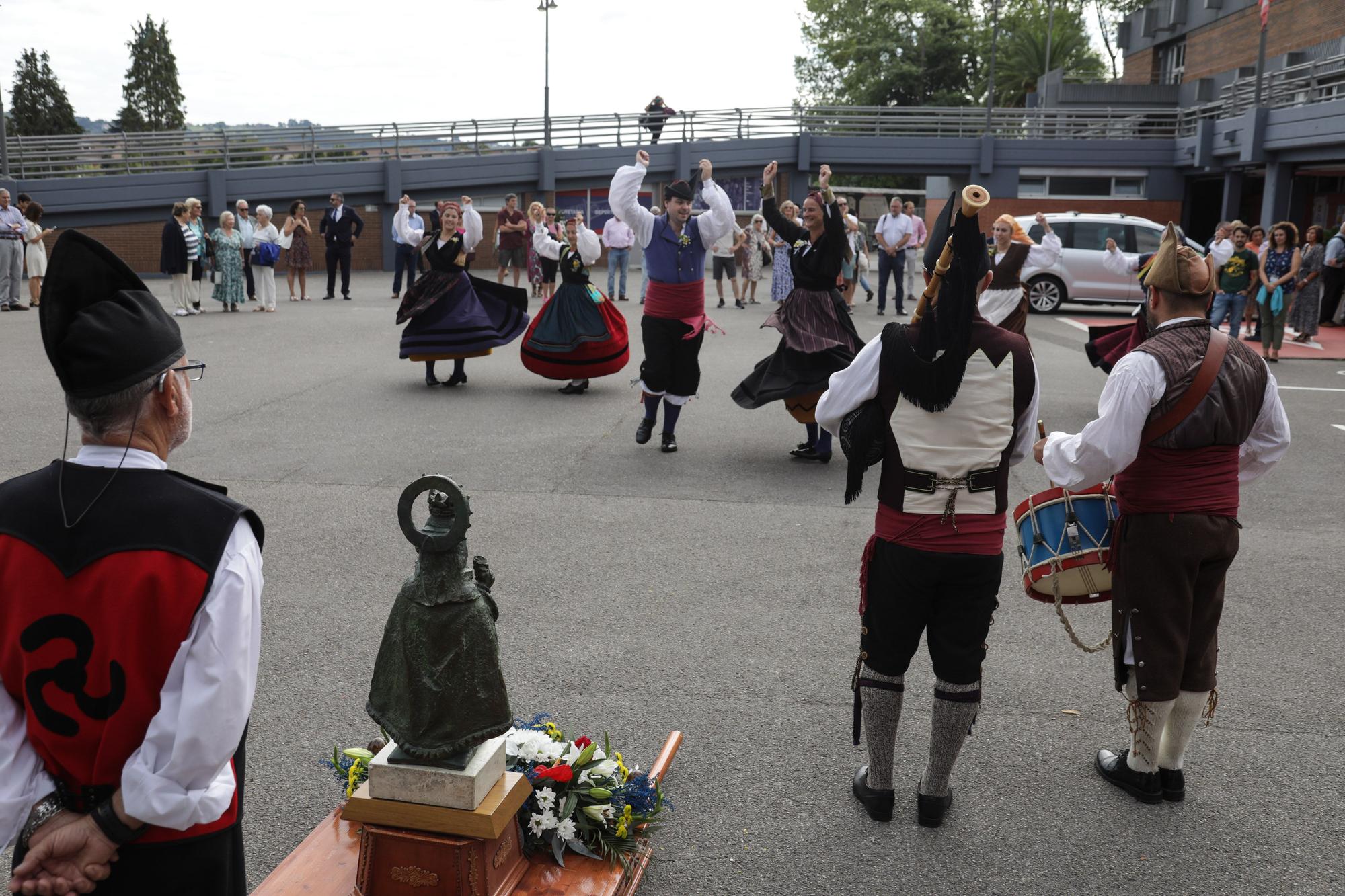 En imágenes: El Grupo Covadonga despide sus fiestas con homenajes