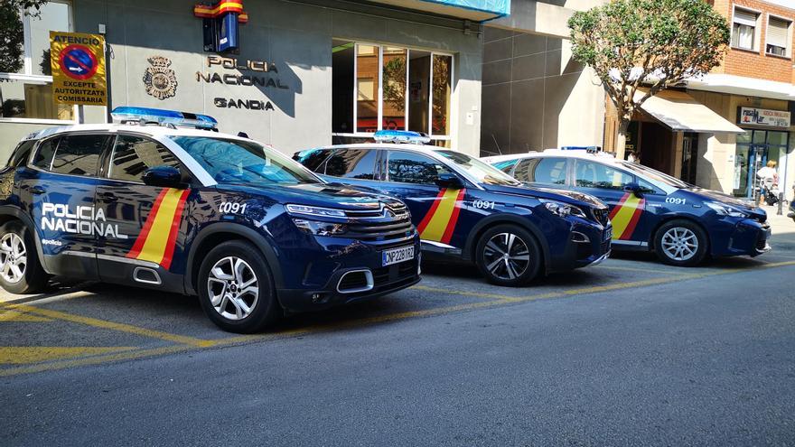 Dos policías de Gandia salvan la vida a un hombre desesperado