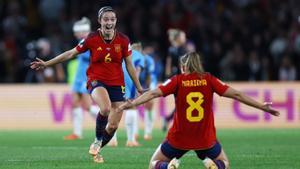 Aitana Bonmatí i Mariona Caldentey celebrando el título Mundial.