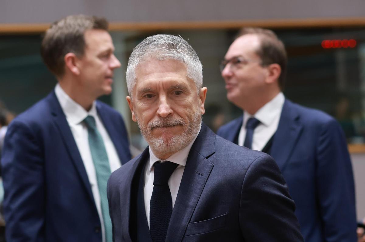 Marlaska se pronuncia sobre las polémicas balizas V16