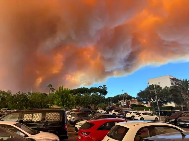 Les imatges de l'incendi vist des de l'Empordà