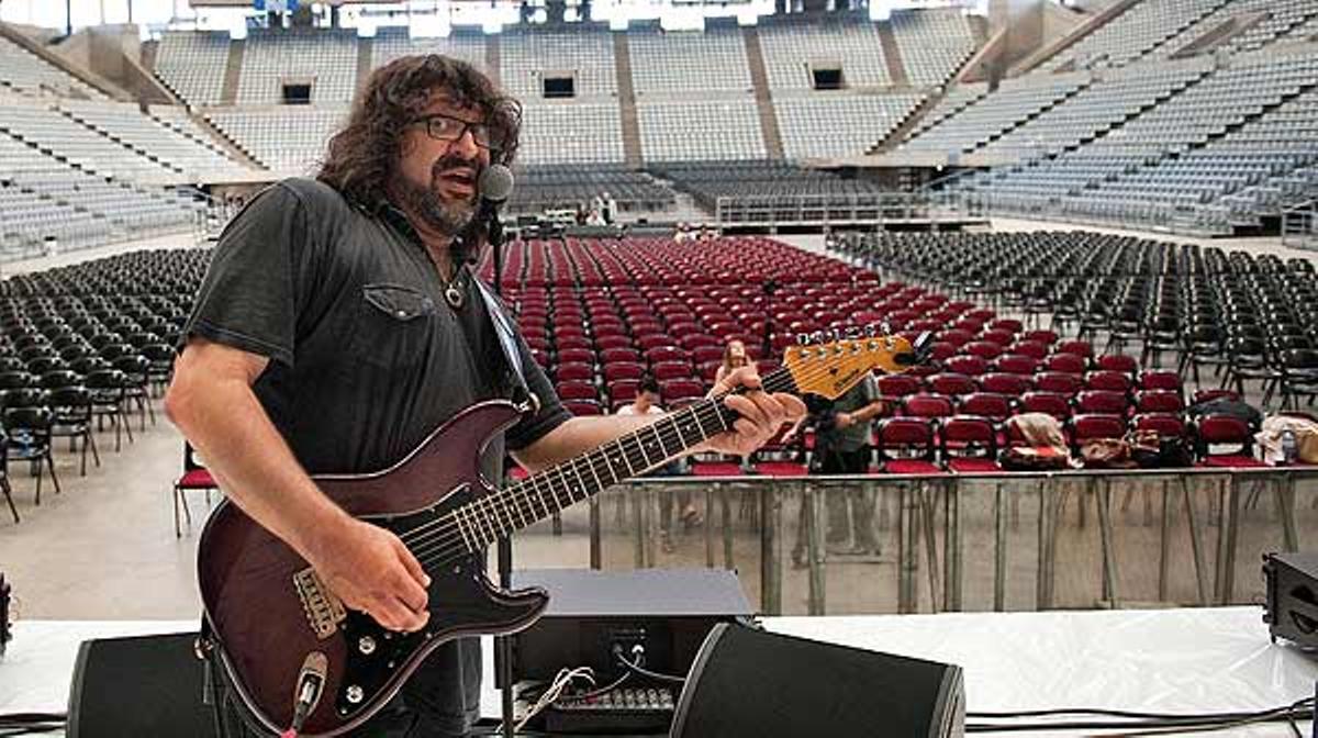 EL PERIÓDICO assisteix a les proves de so del macroconcert ’Les nostres cançons contra la sida’, al Palau Sant Jordi.