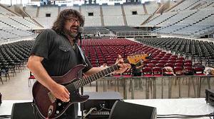 EL PERIÓDICO assisteix a les proves de so del macroconcert ’Les nostres cançons contra la sida’, al Palau Sant Jordi.