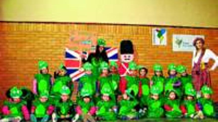 Carnaval británico en el María Auxiliadora