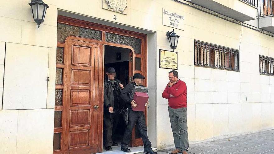 La Guardia Civil registra el Juzgado de Aguas y se lleva documentos de las obras del AVE