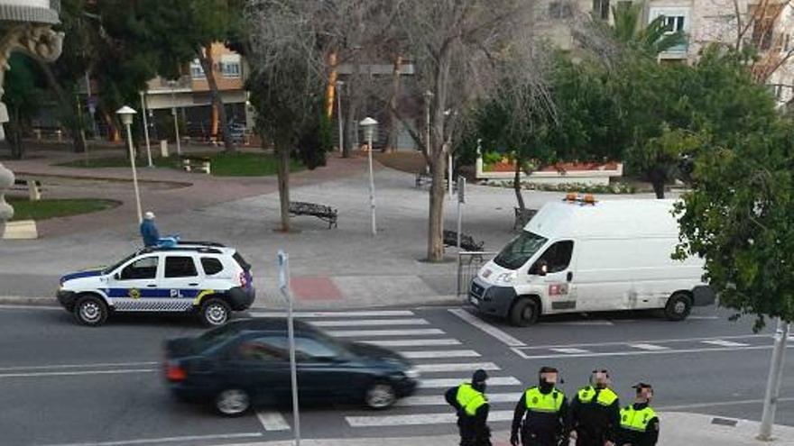 Peligrosa caída de cascotes en el edificio La Torre de Elda