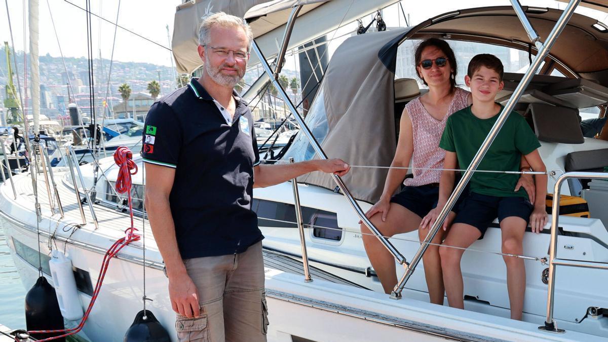 Christoph y su famlia en Vigo, antes de partir hacia las Islas Cíes