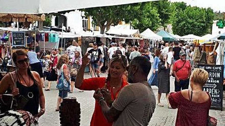 ¿A quién molesta el mercadillo de Sant Joan?