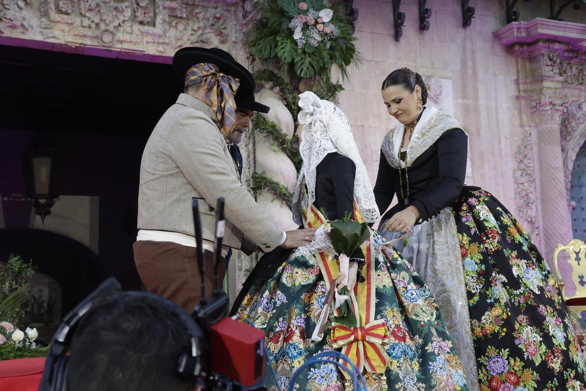 Las Hogueras de Alicante proclaman a su Bellea del Foc infantil 2025 y a sus damas
