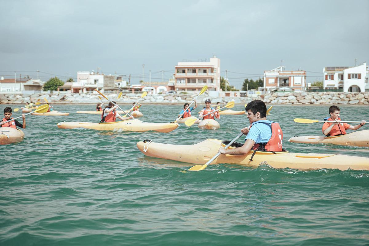 Las salidas al mar forman parte de esta divertida escuela de verano.