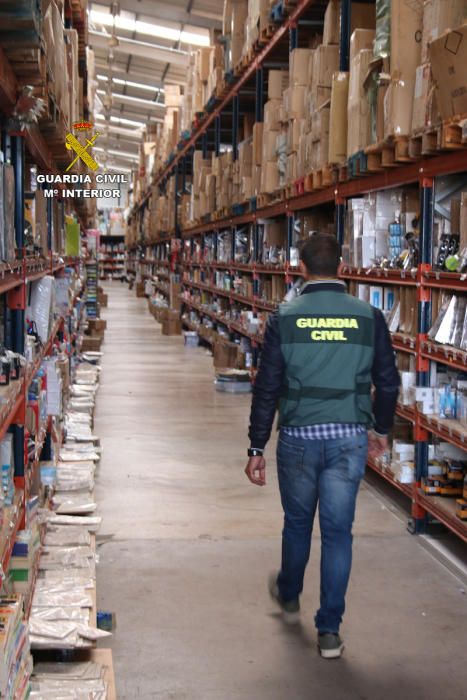 La Guardia Civil inspecciona una treintena de comercios chinos en Mallorca