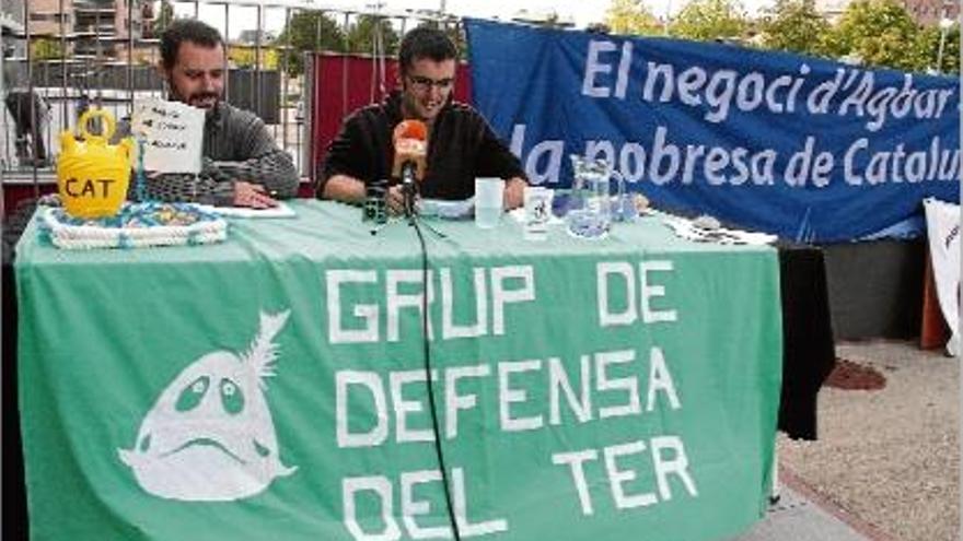 El Grup de Defensa del Ter ha protestat contra el procés de privatització per la reducció del cabal del riu.