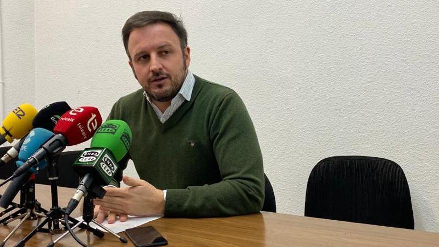Ruz carga contra el alcalde por apoyar a Pedro Sánchez a través de medios municipales
