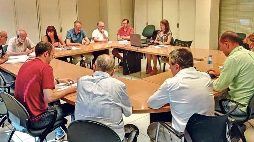 Imagen de la reunión que tuvo lugar ayer en Educación.