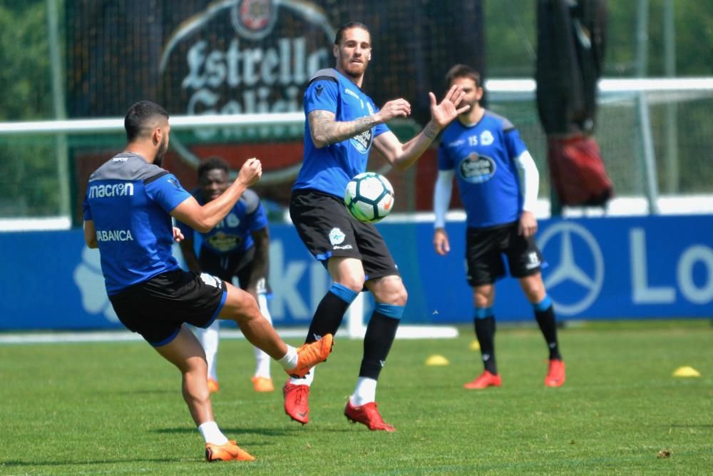 Penúltimo entrenamiento de la plantilla blanquiazul antes de viajar a Mestalla para cerrar la temporada 2017-18.