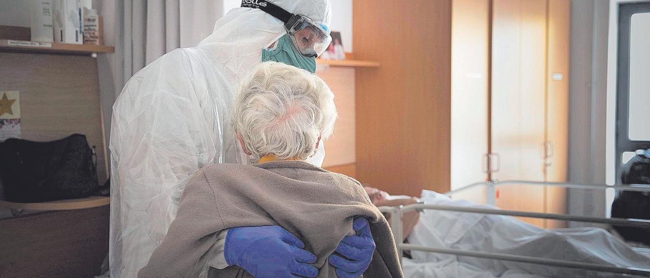 Las residencias de ancianos no encuentran personal de enfermería para trabajar
