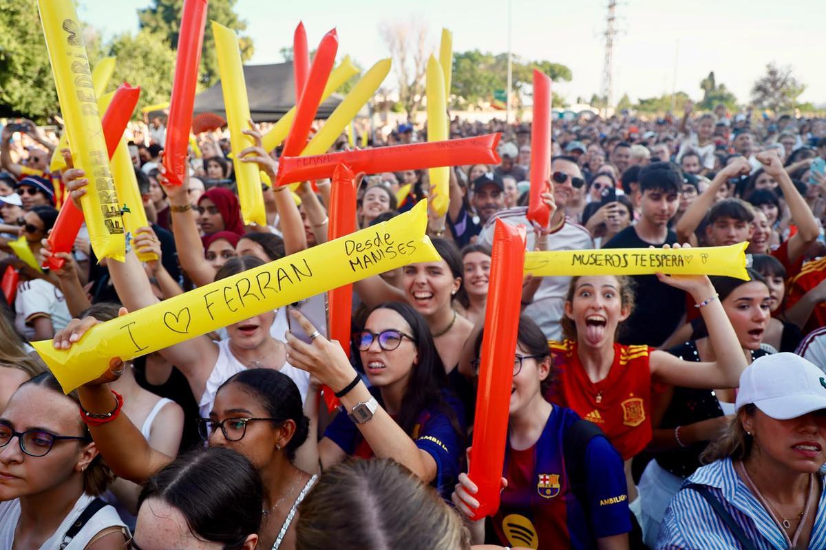 Locura en Foios para recibir a Ferran Torres