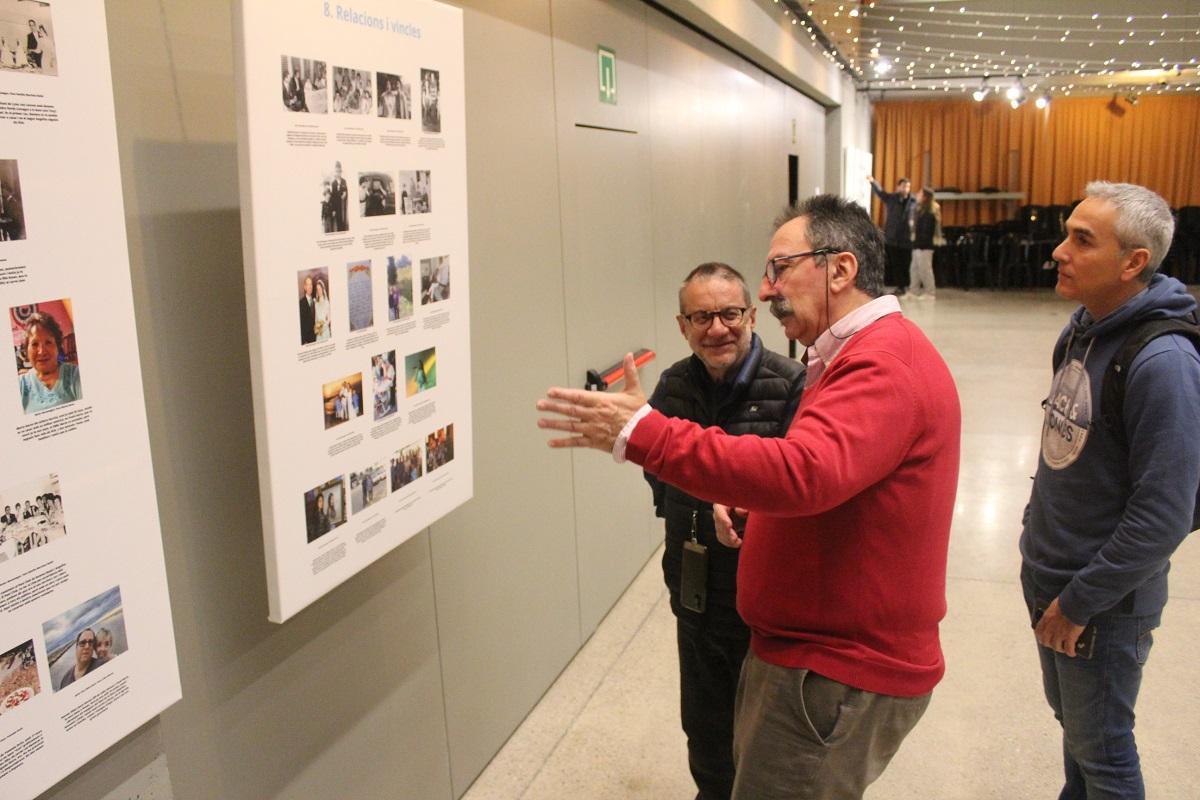 Roberto Pla i David García Algilaga visitant l’exposició.