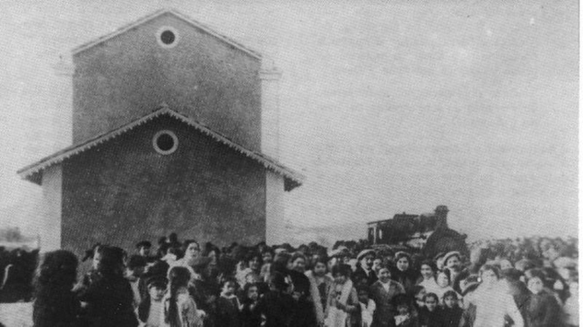 1915: El trenet Dénia-Alicante llega por primera vez a Gata de Gorgos.