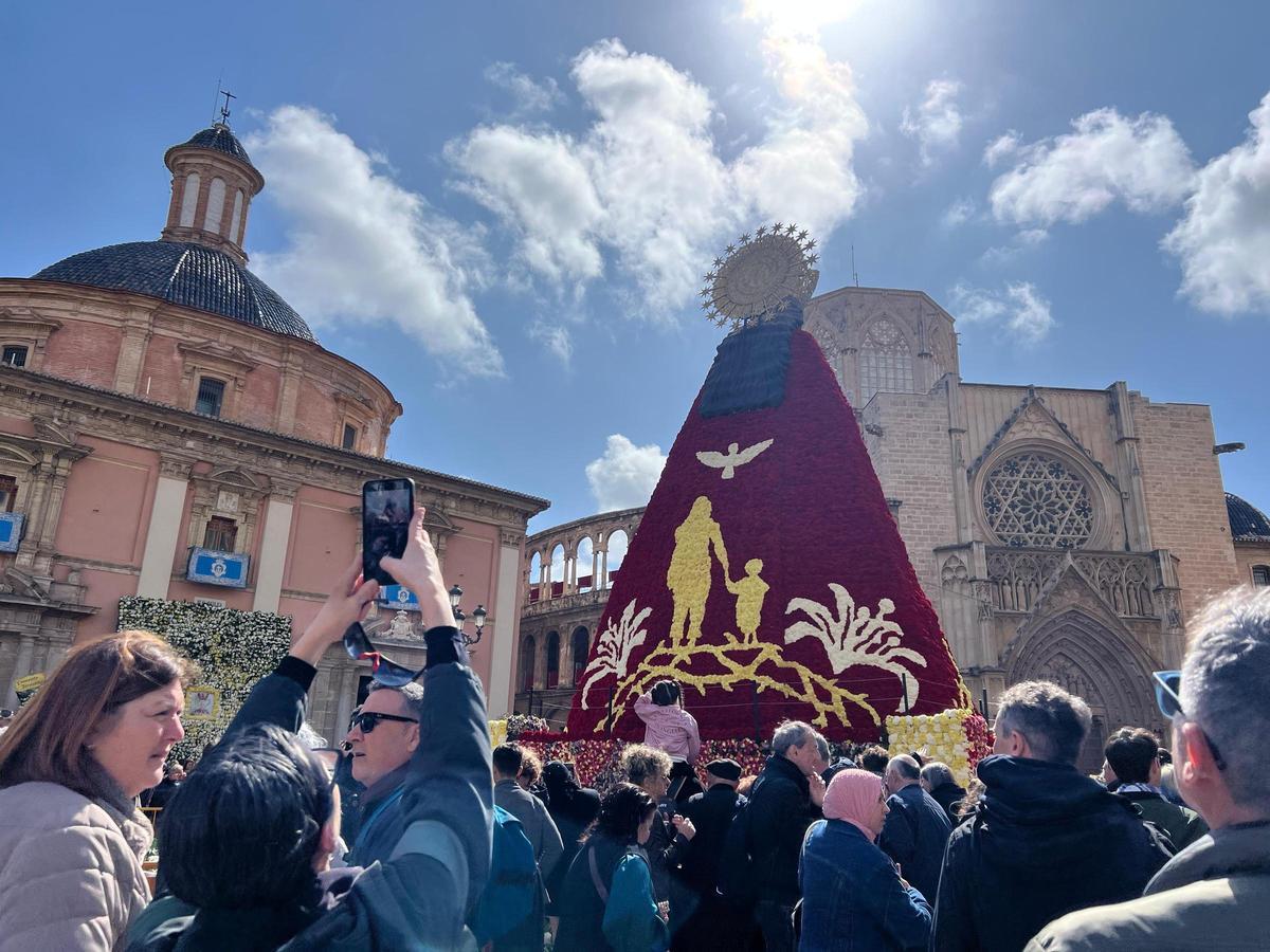 La Plaza de la Virgen se llena para rendirle homenaje a la Geperudeta