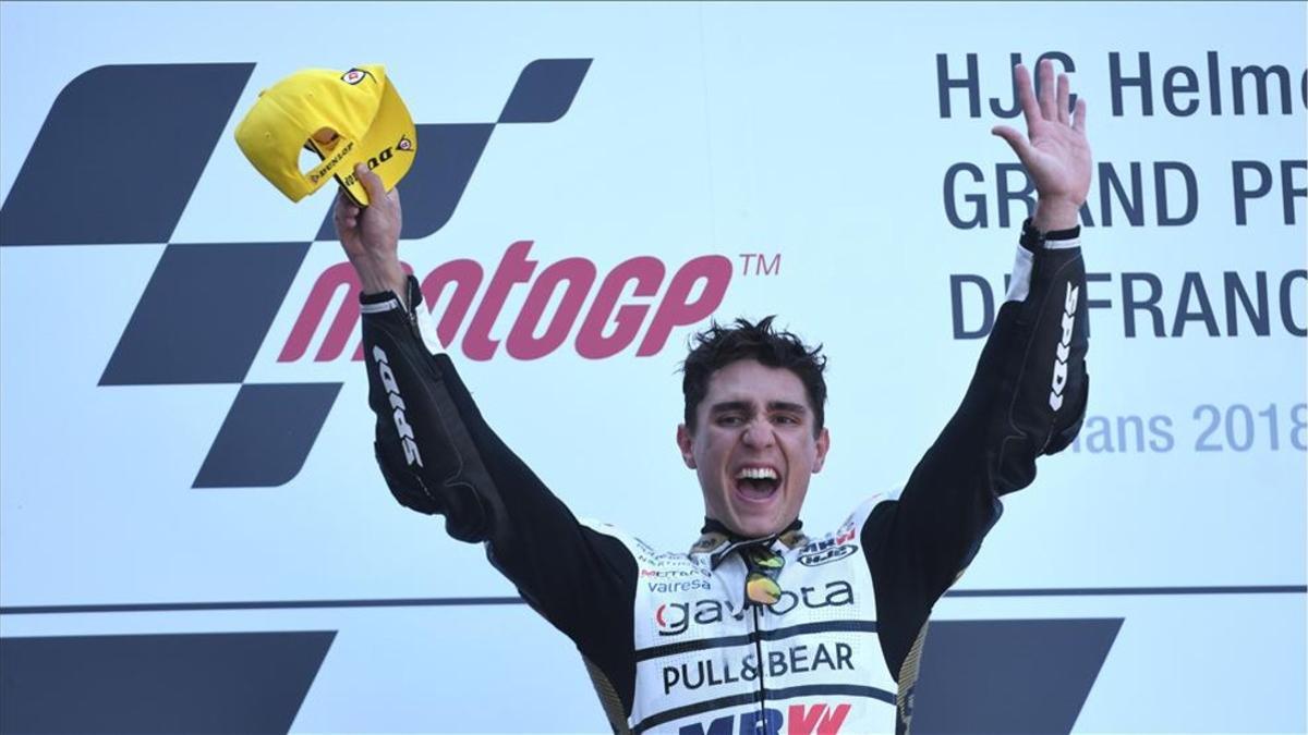 Arenas celebra su victoria en lo alto del podio de Le Mans