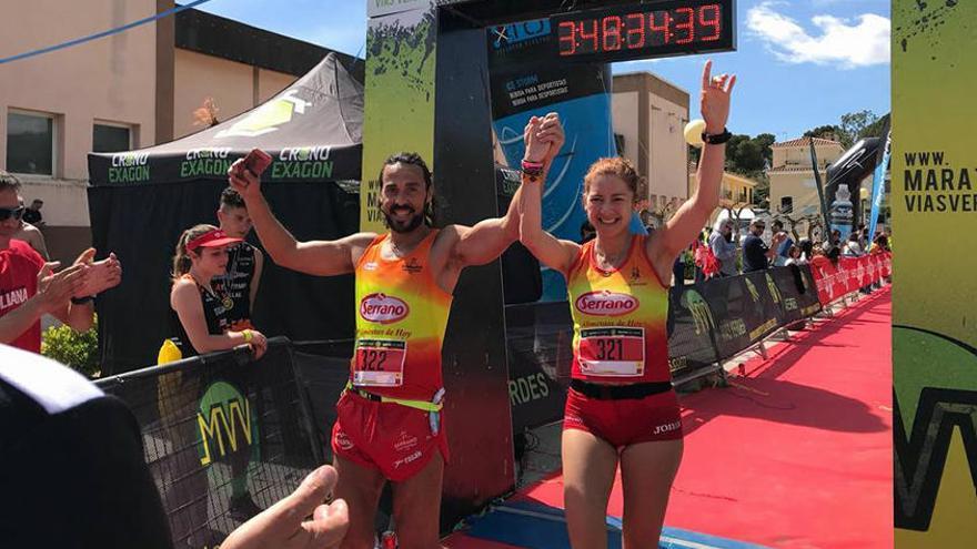 Natacha López y David Serrano, en la meta de Navajas.