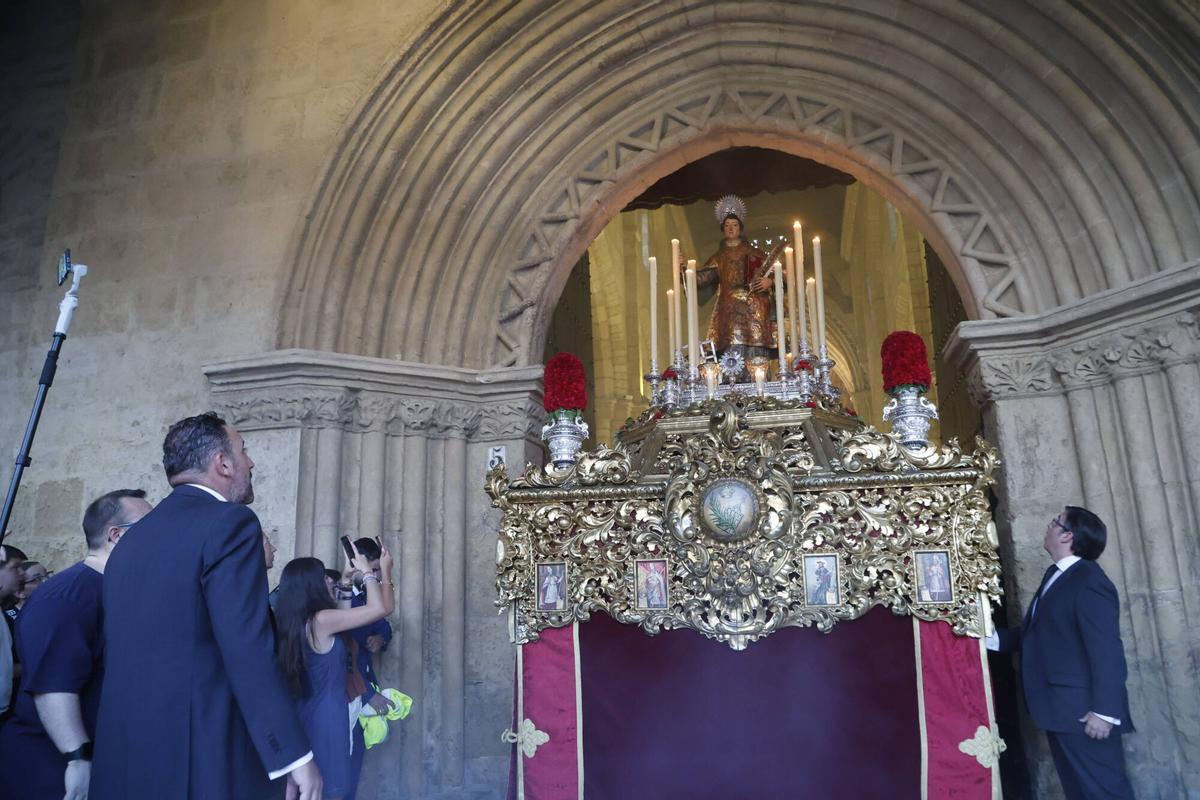 San Lorenzo Mártir recorre las calles de Córdoba en su tradicional procesión de agosto San Lorenzo Mártir recorre las calles de Córdoba en su tradicional procesión de agosto