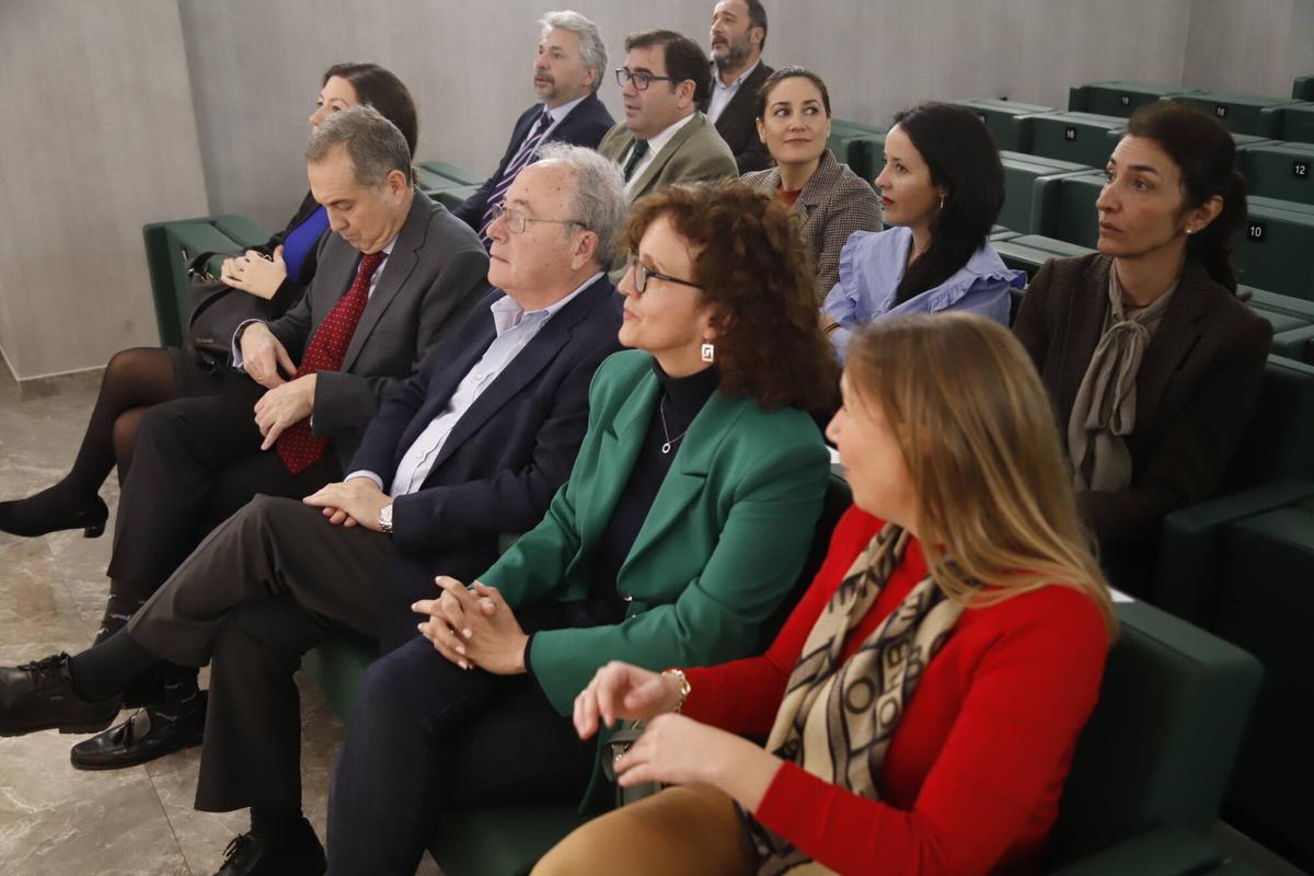 A.J.González Córdoba El Clúster Empresarial Andalucía Logistics presenta el I Foro Smart Fórum Sur, que se celebrará en Córdoba los días 28 y 29 de octubre de 2026 en el Centro de Exposiciones, Ferias y Congresos. El acto de presentación estará presidido por Miguel Ángel Tamarit Almagro, Presidente del Clúster Empresarial Andalucía Logistics, -José Mª Bellido Roche. Alcalde de Córdoba. -Miguel Ángel Tamarit Almagro. Presidente del Clúster Empresarial Andalucía Logistics. -José Carlos Gómez Villamandos. Consejero de Universidad, Investigación e Innovación