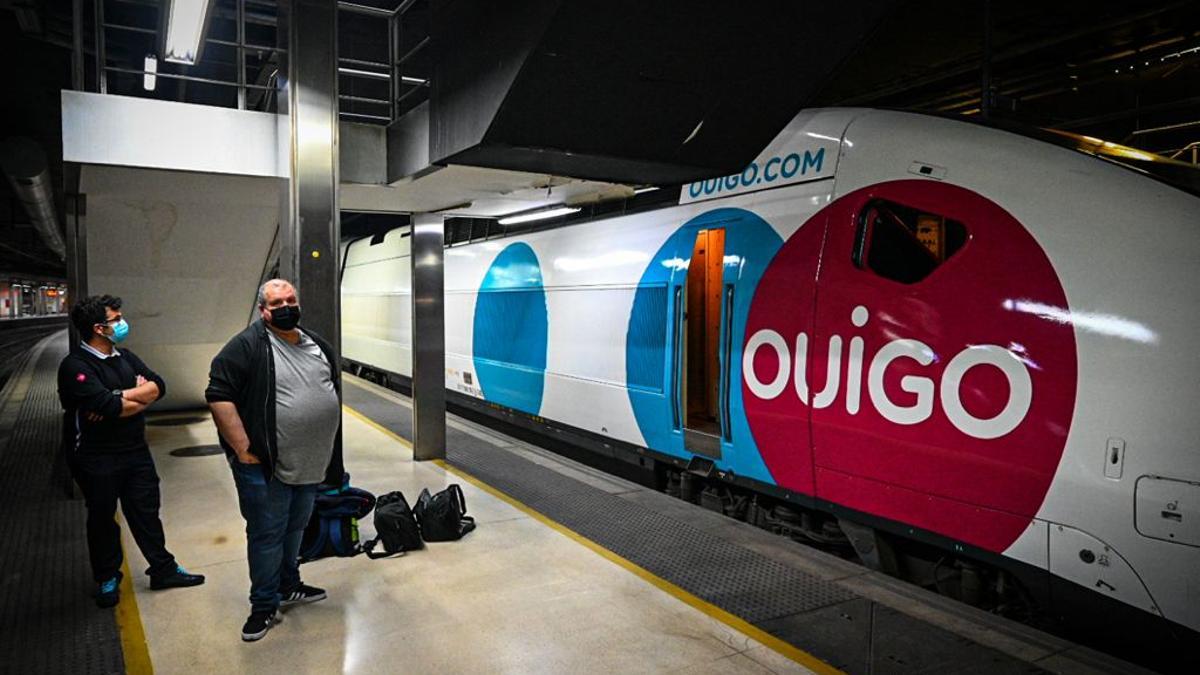 El tren de Ouigo averiado en Sants