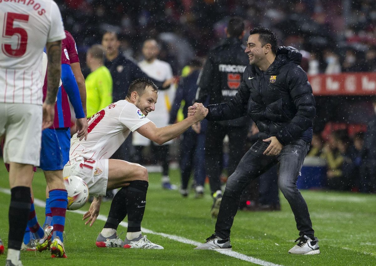 En el transcurso de un partido entre el Barcelona y el Sevilla en el que se reencontró con Xavi