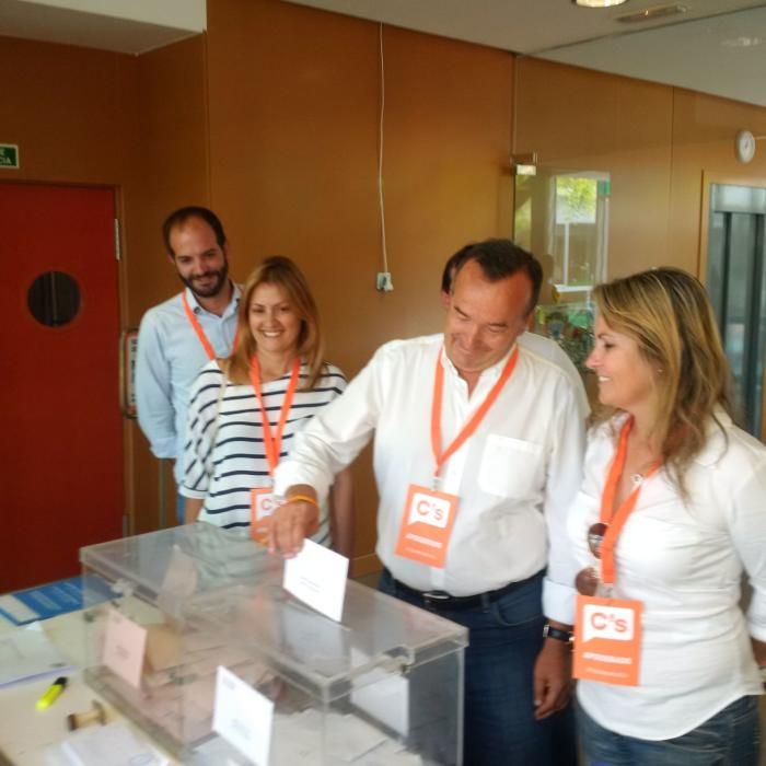 Los líderes políticos votan en Castelló