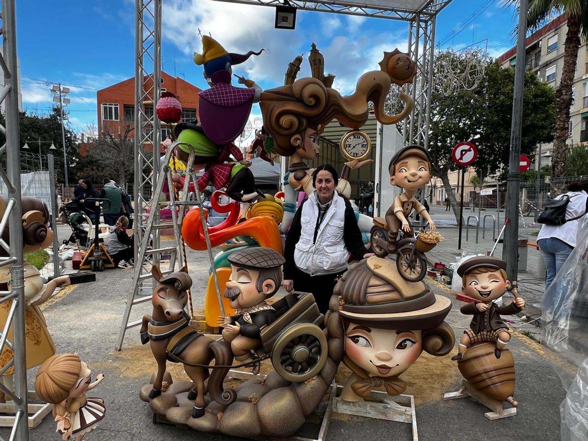 Miriam García Sandemetrio durante la plantà de la falla infantil de Aras de Alpuente-Castell de Pop