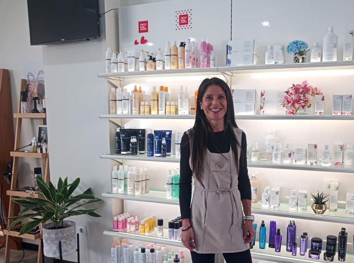 La canguesa trabaja en la peluquería Ani Estilista. | Santos Álvarez
