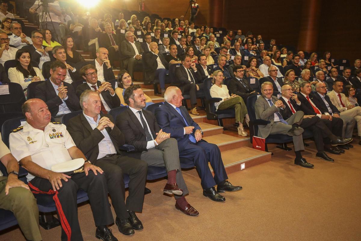 Público asistente a la gala en el salón de plenos del Rectorado de la UMH.