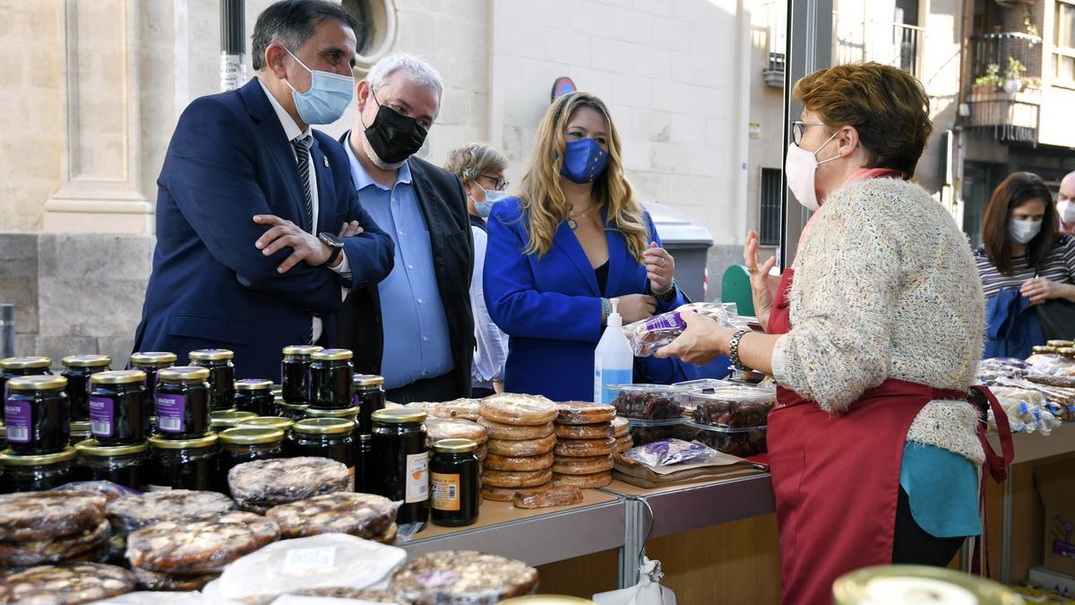 Inauguración del mercadillo de Todos los Santos