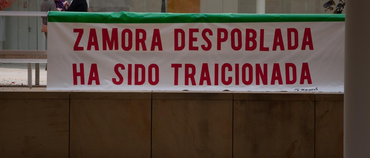 Pancarta de protesta contra la despoblación