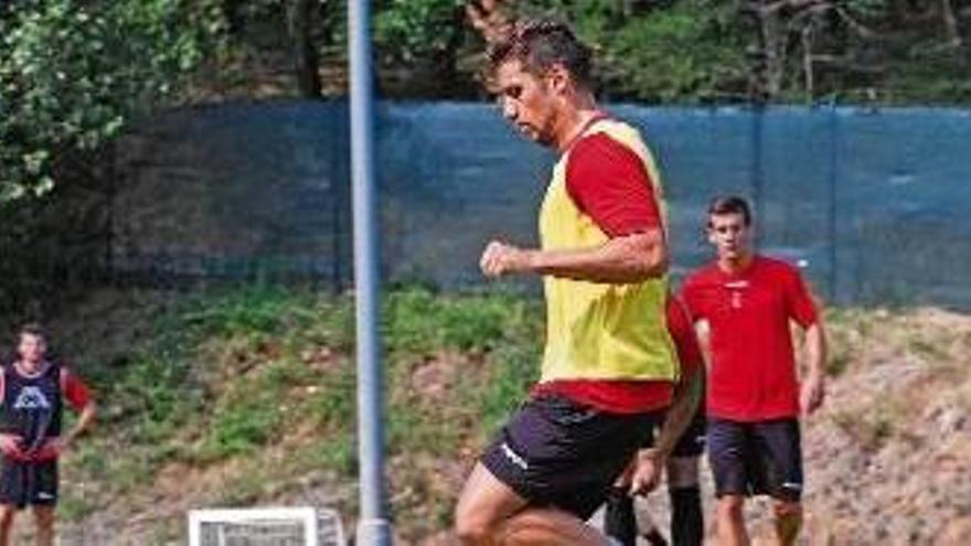 Àlex Granell, en un moment de l&#039;entrenament d&#039;ahir a Montilivi.