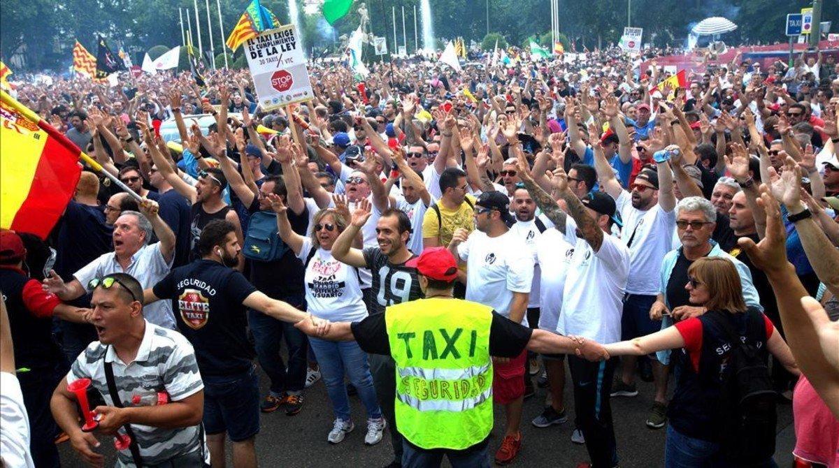 jgblanco38673441 madrid 30 05 2017 sociedad   manifestacion de taxistas en ma170530140058