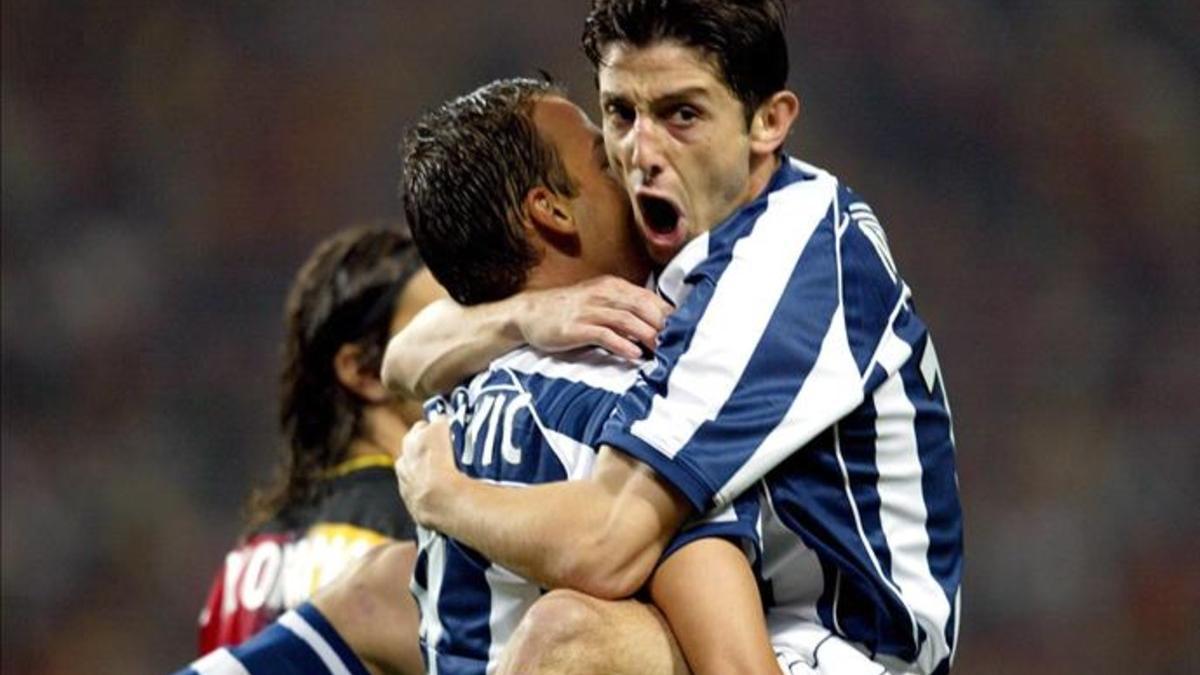 Nihat y Kovacevic celebrando un gol de la Real en 2003