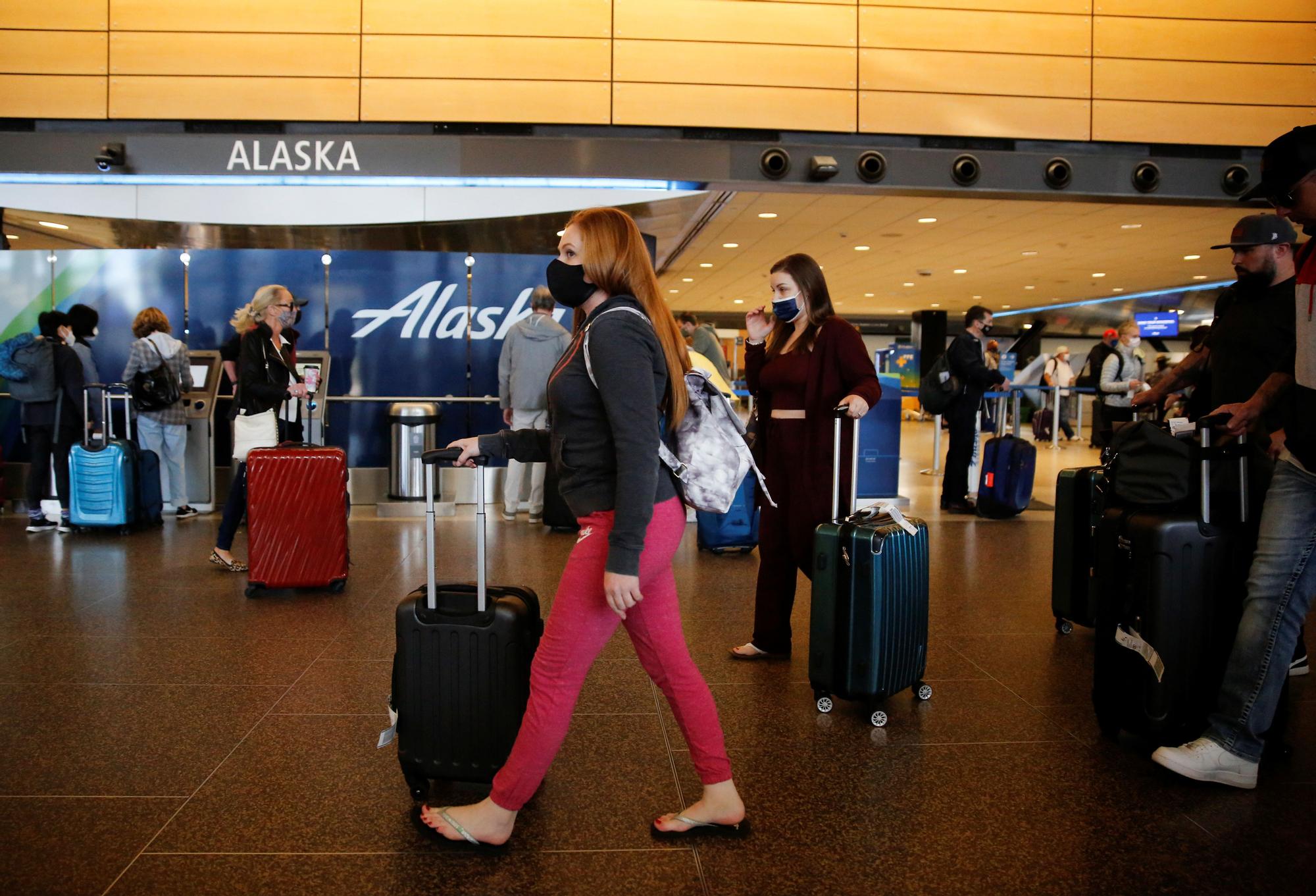 ´Viajeros con destino a Alaska en el aeropuerto de Seattle.