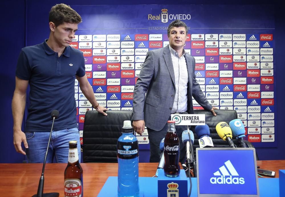 Presentación de Gil, nuevo jugador del Real Oviedo, en el Tartiere