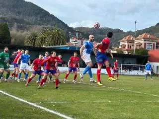 EN IMÁGENES: Así fue el derbi entre Salas y Cornellana, con victoria visitante en el último suspiro